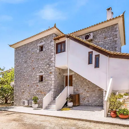 Epavlis Villa *